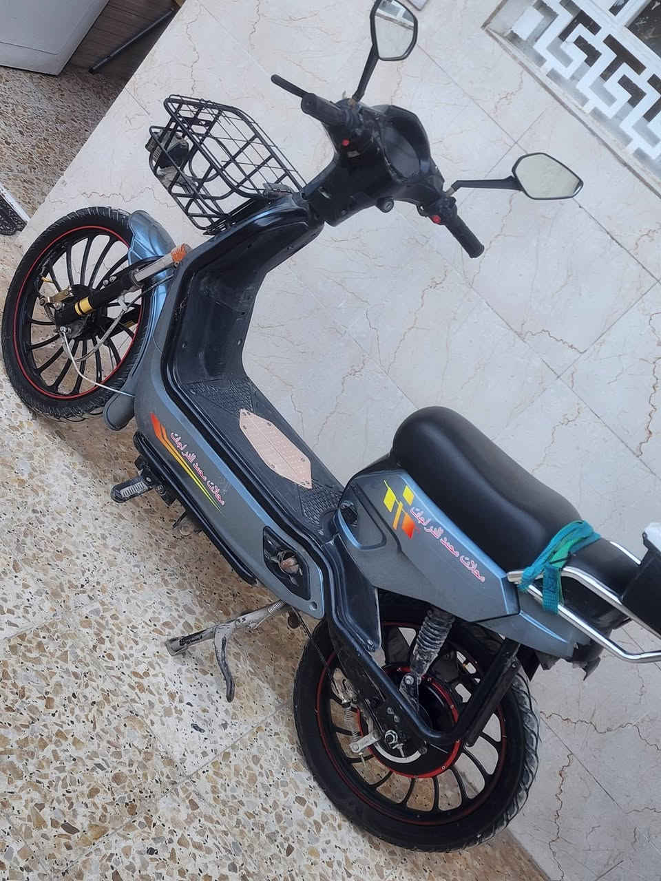 للبيع دراجة شحن
حجم 20
ملف 1000 
6بطاريات كبار شركة وينلي 
4 نمر 
نظام الرجوع 
بيه عراج بسيط بالويل الخلفي ممأثر 
مكان بغداد الزعفرانية ***********
