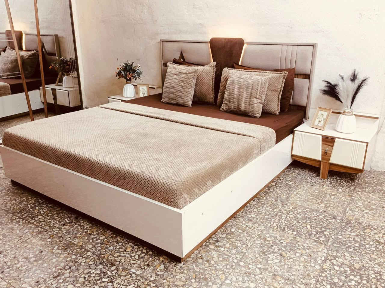 غرفة تركيه من هوم سنتر للبيع نضافه 💯٪
جديدة اصلية أنارة بالغرفه 8 قطع
هيدروليك قويه تكمه ثگيلة
صبغ الحراري مانع للرطوبة والخدوش
أصليه مو عاديه برغي وجوي سعر مناسب جدآ
***********
