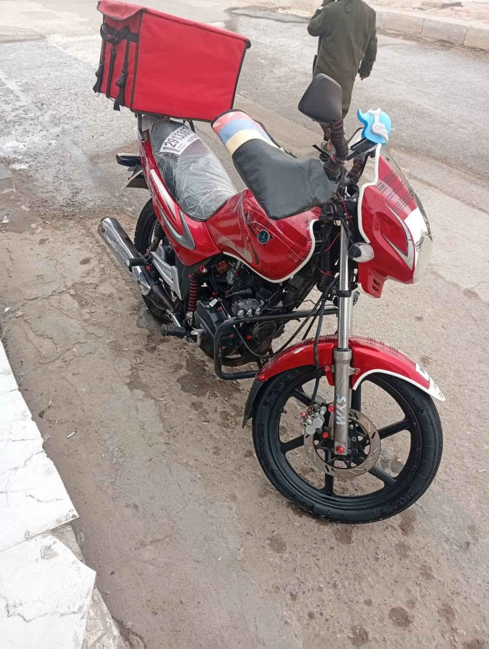 للبيع
.
.
سايم ١٨ مسجل كامل لوحات وسنويه رقم نگليزي مال جناي الموطور  نضيف بمعنئ الكلمه تحويل ثاني يوم تايرات جدد زنجيل جديد لكابريتر مال سايم جديده زنون   + زنون بومه سعر...... ( مليون و ٥٠٠)  رمادي ***********
