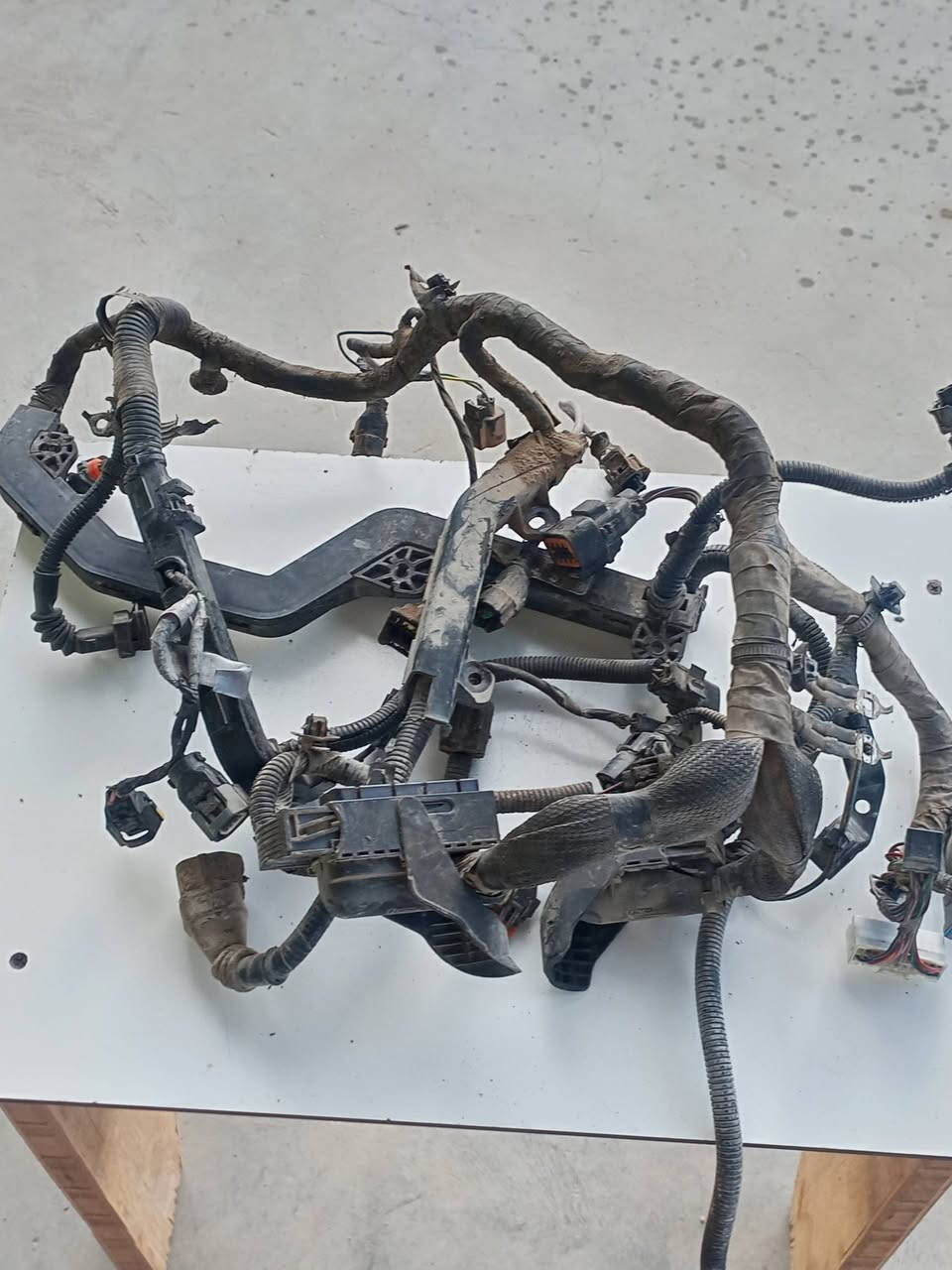 غراض عجله اكسنت أو ريو مكينه ١٤٠٠ للبيع العنوان بابل المشروع
*********** 
عقل + ضفيرة + قاعدة مجاول + وايرات مجاول
