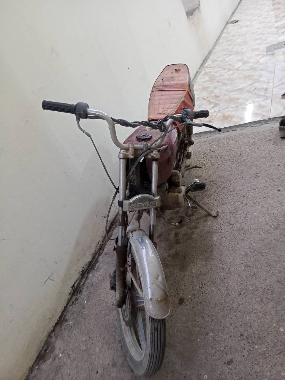 السلام عليكم دراجتين للبيع ازركة تايكر 18بي اوراق بس يرادلة شوية صرف شوفت عينك سعر 200الف وبي مجال بسيط واحمرة سيفان مابي اورق بس يرادلة ترتيبات سع200الف وبي مجال مكاني بعقوبة تقاطع ابي صيدا طريق شهربان ***********
