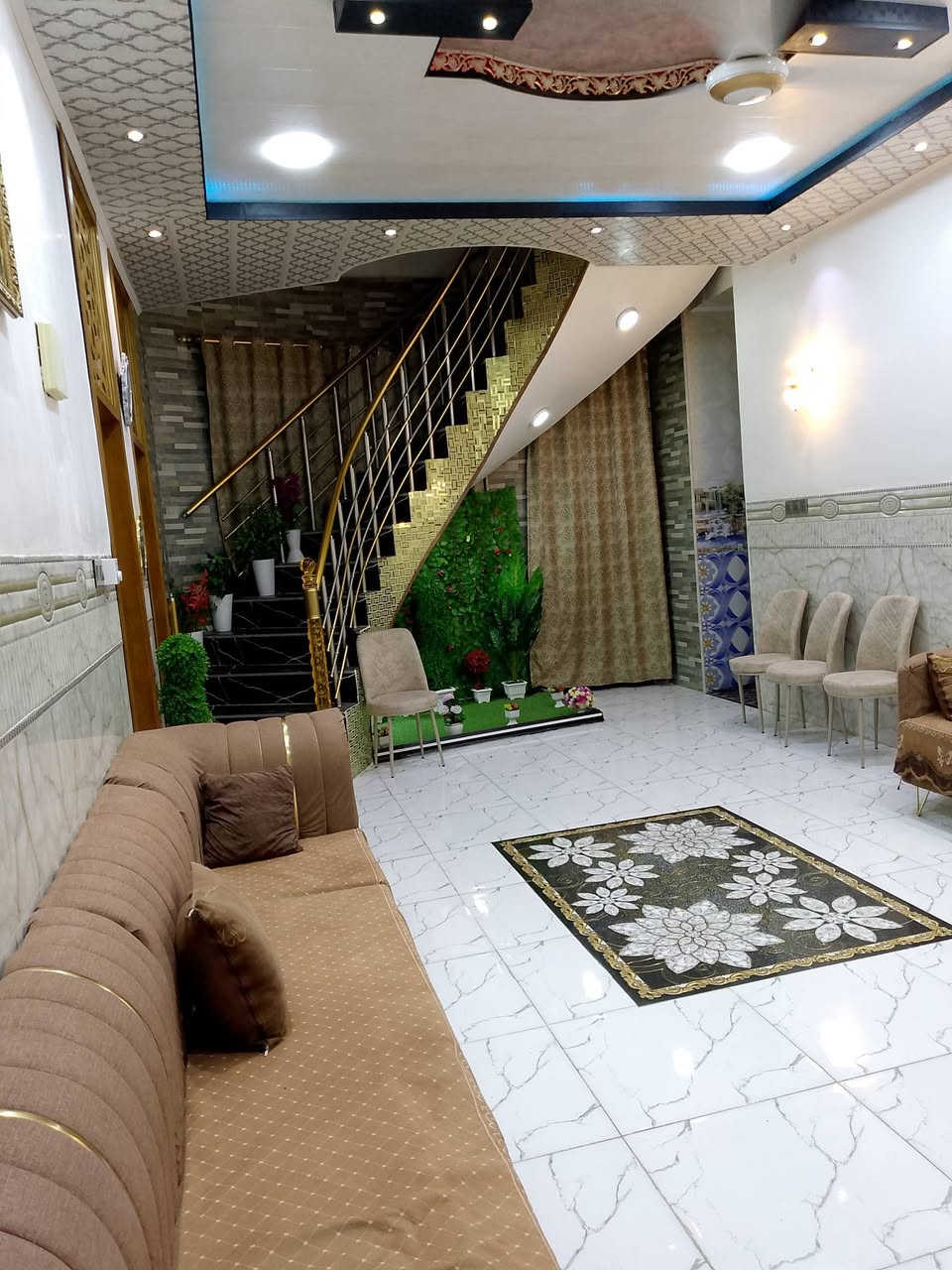 دار للبيع طابقين بناء حديث مساحة 200 متر العنوان طريق كربلاء طويريج قرب معهد الفني طابو زراعي سند 25       كافة الخدمات ماء كهرباء مجاري تبليط مدارس                 ***********
