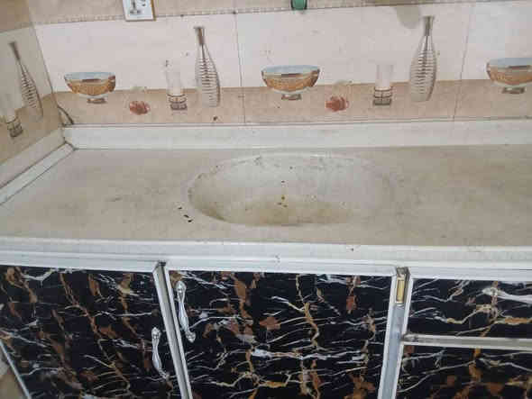 كاونتر للبيع متر ونص مابي ضرر جديد سعر 140 كربلاء ***********
