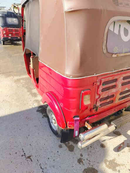 سلام عليكم تكتك للبيع موديل 17 مرقمه بسمي تحويل ثانيوم تكتك نضيفه مابيه خياس امعمره السعر 4000  وبيه مجال المكان بغداد حي النصر***********
