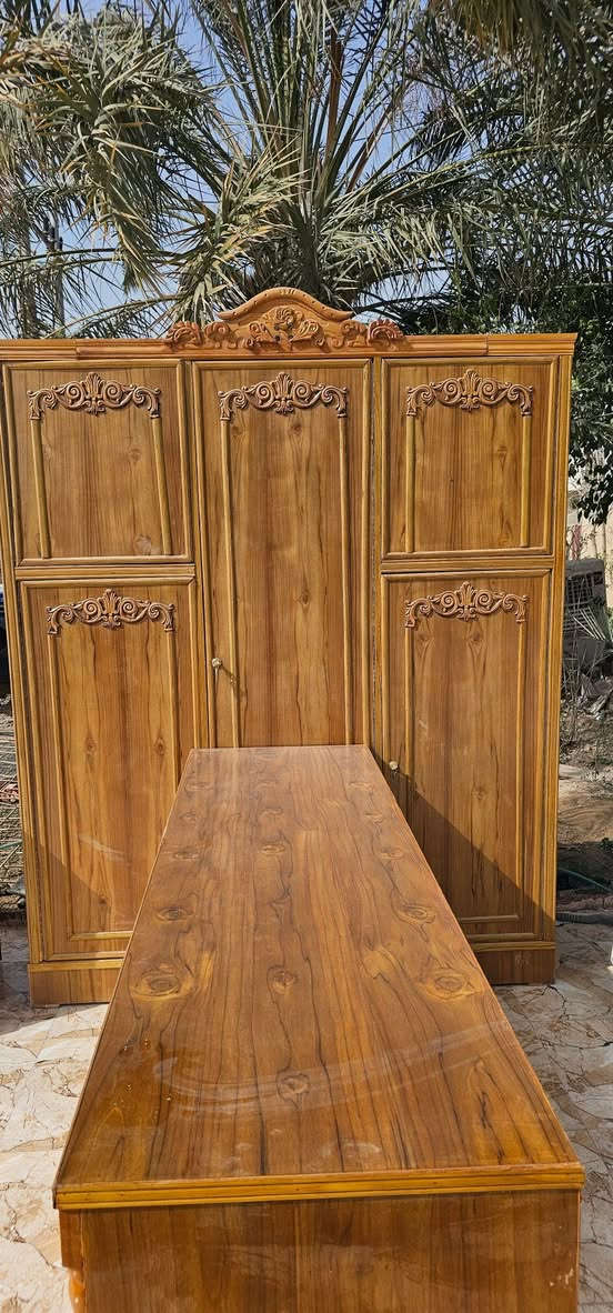 مرحبا اشتري وابيع كافة الأثاث المنزلي المستخدم النضيف واتس ***********
