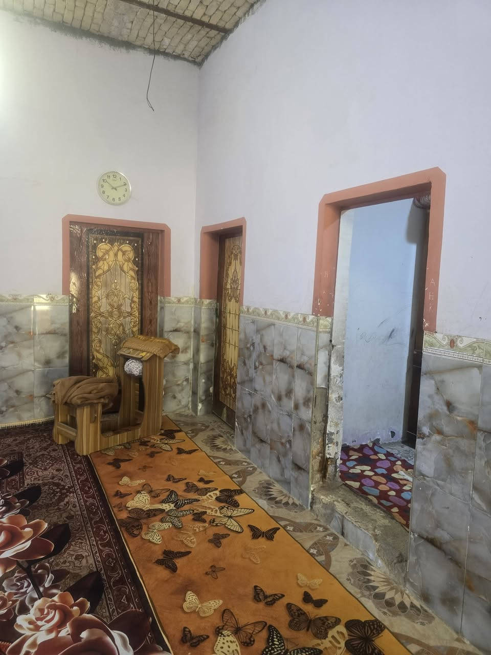 #بيت______للبيع____زراعي
المساحة ٣٠٠ متر .....
المكان حي الملايين قرب بيت
محل سيد عطيه 
يتكون من ٤ غرف ومطبخ وصحيات 
يفتح على شارعين 
البناء بلوك السعر ٣٥
الاستفسار الاتصال على الرقم 
***********
