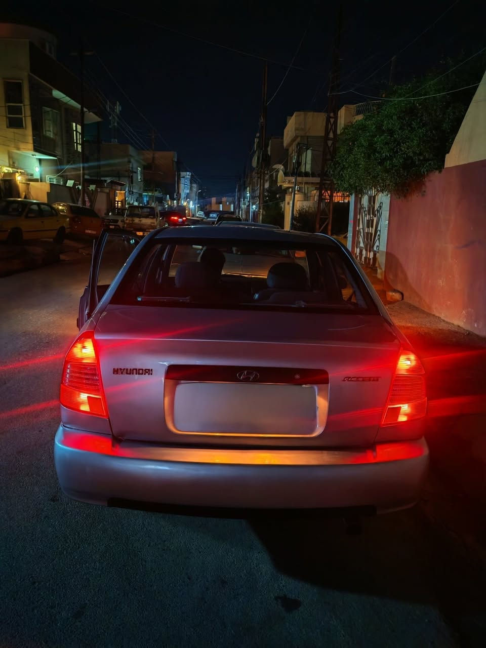 السلام عليكم 
للبيع فقط بدون مراوس 
هيونداي اكسنت خليجية
موديل 2000 
كير عادي 
رقم نينوى 12 
سنوية جديدة 2031 بأسمي 
هزة جديدة قبل شهر 
تبريد تدفئة شغالة
كهربائيات شغالة 
داخلها عالبلاد 
محرك كير شرط 

سيارة جديدة وضع شركة لايتات بكلايتات كلو اصلي
بدون حادث بدون ضرر مصبوغة عام جمالية فقط مصلح دوائر ودوسات فقط 

مكان السيارة الموصل الأيسر 
للتواصل ***********

سعرها 52 وبيها مجال بسيط
