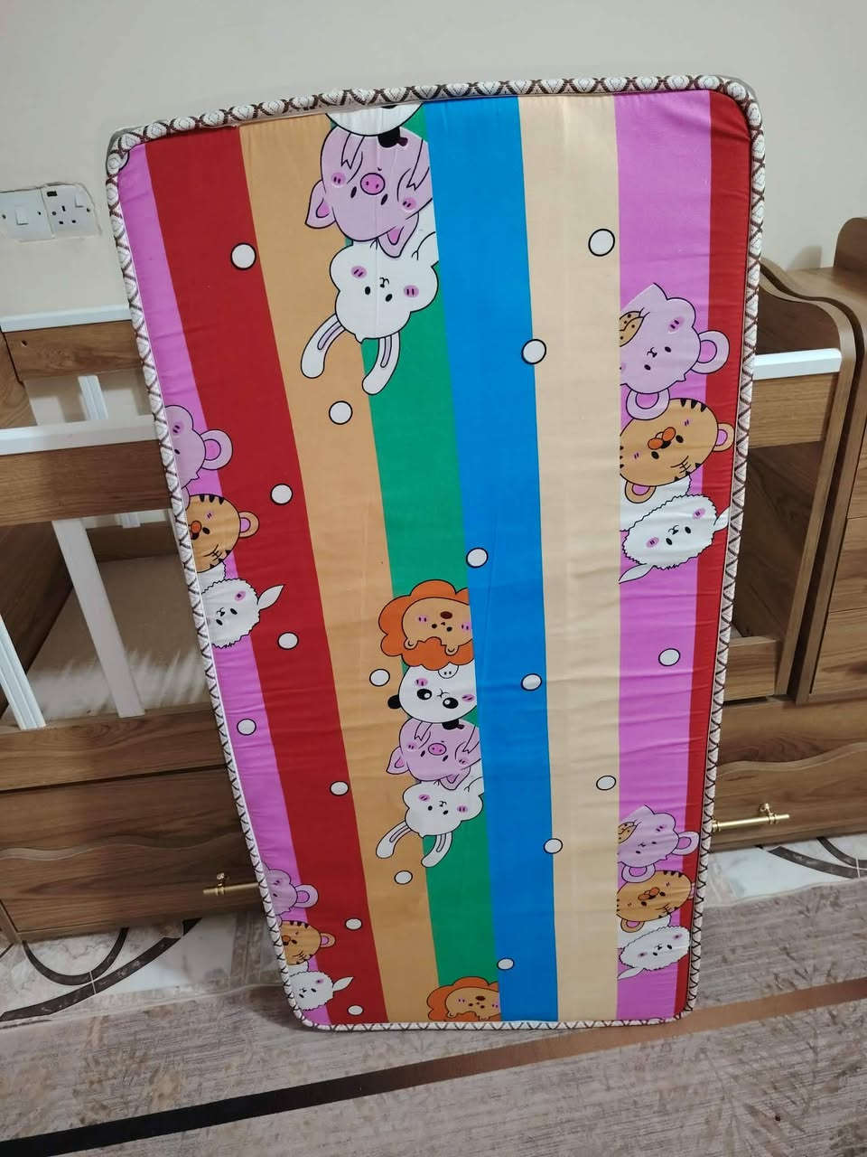 سيسم اطفال جديد للبيع.
السلام عليكم سيسم اطفال جديد مع دوشك هديه للبيع  السعر  110 وبي مجال بسيط الشراي يجي خاص لو يتصل ***********
