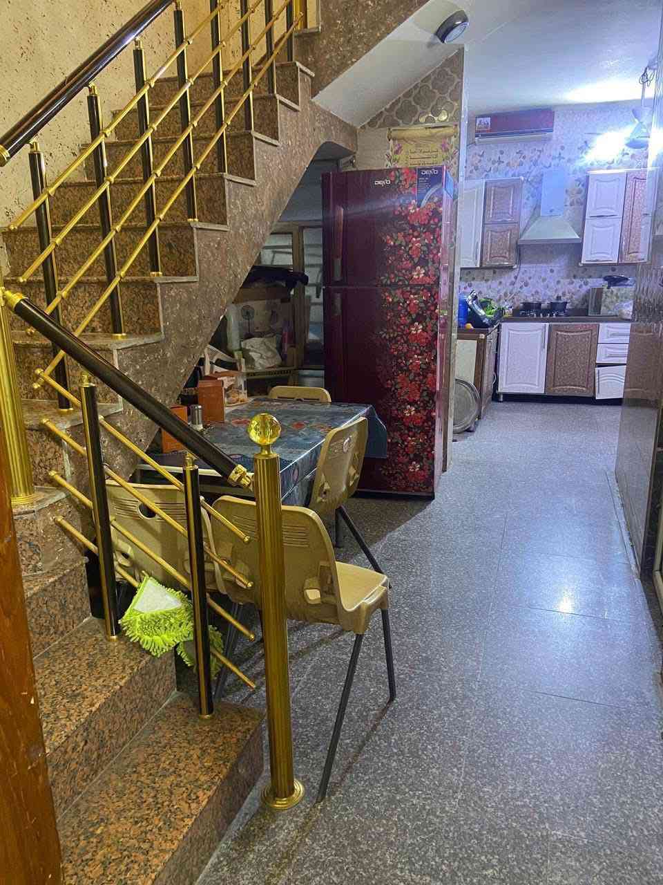 دار للبيع في 🤏🏻 حي الإعلام / الشباب / المربع الذهبي 
مساحة 100م 

واجهة 5    ونزال 20 
طابو ملك صرف 

يحتوي على : صالة ومطبخ وخدمات و4 غرف نوم

للإستفسار إتصل على ( ‭0770 263 8124‬ )
