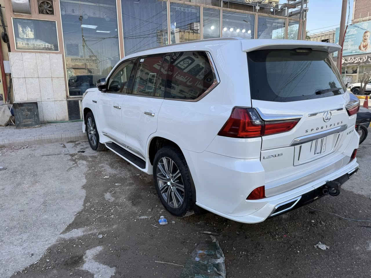 للبيع اللبيع 
لكزس LX570 (2017) 
الموديل : سبورت بلس
 رقم بغدادبسمي
السيارة جديدة ونظيفة وبعدها بالجيس كفاله 

بيه فقط بارد مكانين 
 
 داخلية قرميدي مميز ومرغوب
 كشنات جلد كهرباء مع تدفئة وتبريد
 كشنات خلفية كهرباء + جنطة كهرباء
 حساسات أمامية وخلفية + سلايت
تشغيل عن بعد + 5 كاميرات + جكات
 ستيرن كهرباء + تحكم ستيرن
 مرايات كهرباء مع قلاب عند الرجوع
شاشات بالكشنات + شاشة أمامية
 كشنات خزن ميموري + أنظمة قيادة
 ثلاجة + شاحن لاسلكي + منافذ USB
 رادارات أمامية وخلفية وجانبية
تحديد مسار + دفع رباعي 4x4
 محرك V8 سعة 5.7 لتر )
مكان تواجد السيارة: النجف 
رقم صاحب السيارة: ***********
