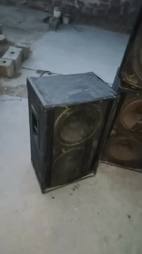 سلام عليكم سماعات ثنين دب) ولبقيه جاسكو 5سماعات سعرهن 550 وبيهن مجال ***********
