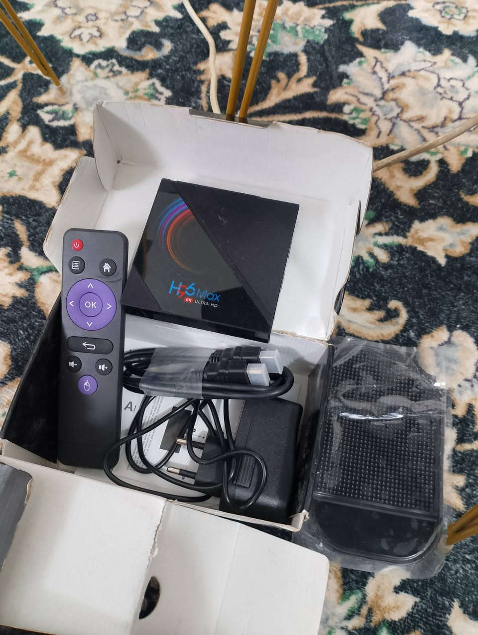 📺 حوّل تلفزيونك العادي إلى سينما ذكية مع جهاز H96 Max الأقوى! ✨
هل ترغب بمشاهدة أحدث الأفلام والمسلسلات بجودة خيالية؟ 🎬 هل تريد يوتيوب ونتفليكس وتطبيقاتك المفضلة على شاشة كبيرة وبكل سهولة؟ جهاز H96 Max (H616) هو بوابتك لعالم الترفيه اللامتناهي! 🚀
🔥 لماذا تختار هذا الجهاز؟
دقة خيالية: يدعم جودة تصل إلى 6K Ultra HD لتفاصيل صورة مذهلة وألوان واقعية جداً 🌈.
أداء صاروخي: معالج H616 القوي يضمن لك سلاسة تامة في التنقل بين التطبيقات وبدون أي تعليق ⚡.
عالم من التطبيقات: يعمل بنظام أندرويد، يعني كل تطبيقاتك المفضلة (يوتيوب، فيسبوك، ألعاب) صارت على تلفزيونك 📱.
اتصال فائق السرعة: يدعم WiFi ثنائي النطاق (2.4G/5G) لبث مباشر وسلس بدون تقطيع 📶.
مشاركة ذكية: اعرض شاشة موبايلك مباشرة على التلفزيون بلمسة واحدة 📲➡️📺.
📦 محتويات الصندوق:
جهاز H96 Max الأنيق 🖤.
ريموت كنترول للتحكم عن بعد 🎮.
كابل HDMI الأصلي + محول الطاقة 🔌.
🚚 خدمة التوصيل متوفرة الآن! 🇮🇶
لا تشيل هم المسافة، وين ما تكون إحنا نوصلك! 🏠
✅ توصيل سريع وآمن لجميع محافظات العراق الحبيب ✨.
لا تدع المتعة تفوتك! الجهاز بحالة ممتازة وجاهز ليمنحك ولعائلتك تجربة ترفيهية لا تُنسى 🍿🔥.
📞 للحجز والاستفسار راسلنا مباشرة على الخاص 📩


**إذا كنت صاحب هذا الإعلان وتريد حذفه لأي سبب، رجاءا أرسل رسالة إلى الدعم الفني**