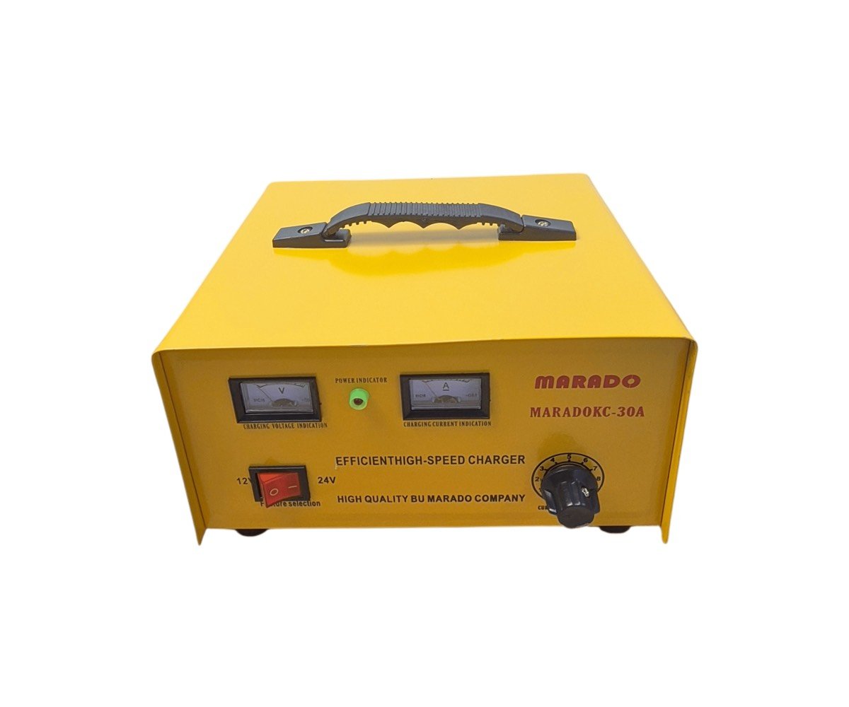 شاحنة بطاريات سيارات جوكر مارادو 30 أمبير (12V  24V)

الاستخدامات

شحن بطاريات السيارات الخاصة والعامة.

شحن بطاريات الشاحنات والمركبات الكبيرة.

مناسب لبطاريات 12 فولت و24 فولت.

استخدامه في الكراجات، الورش، والاستخدام المنزلي.

إعادة شحن البطاريات الضعيفة أو الفارغة بسرعة وأمان.

المميزات

قدرة شحن قوية تصل إلى 30 أمبير.

يدعم جهدين: 12V و 24V مع مفتاح اختيار.

عدّادين تناظريين لعرض:

- جهد الشحن (Voltage).
- تيار الشحن (Current).

مقبض تحكم لتعديل شدة التيار حسب حاجة البطارية.

نظام حماية مدمج:

- حماية من زيادة التيار.
- حماية من الحمل الزائد.
- حماية من القصر الكهربائي.

هيكل معدني متين يتحمل الاستخدام القاسي.

فتحات تهوية لتبريد الجهاز أثناء التشغيل.

مقبض علوي لسهولة الحمل والنقل.

يعمل على كهرباء منزلية 220V.

المواصفات التقنية:

الجهد الداخل: 220V

الجهد الخارج: 12V  24V

أقصى تيار شحن: 30A

طول سلك الكهرباء: 75 سم

طول سلك القراصات (المشابك): 60 سم

محتويات الصندوق

شاحنة بطاريات مارادو 30 أمبير.

أسلاك توصيل البطارية (موجب وسالب).

دليل استخدام.

الملاحظات

يُفضل اختيار شدة التيار المناسبة حسب سعة البطارية.

لا يُنصح بترك الجهاز يعمل لفترات طويلة دون مراقبة.

يجب التأكد من توصيل الأقطاب بشكل صحيح قبل التشغيل.

مناسب لبطاريات الرصاص (Lead Acid).

كل هذا بسعر 35الف والتوصيل مجاني 
للتواصل والحجز مراسلة الخاص او على *********** واتساب