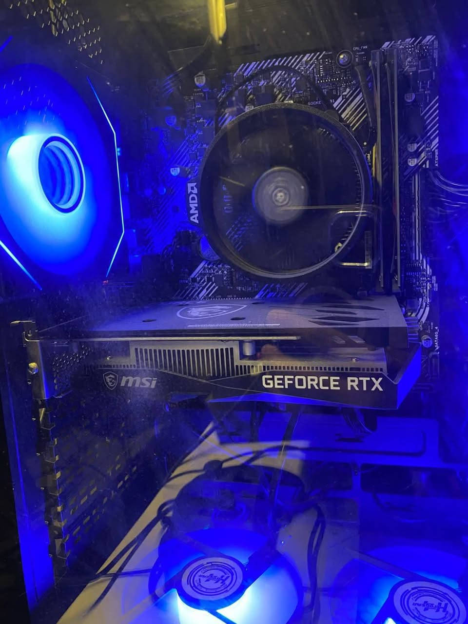 حاسبة للبيع
مذربورد asus 2025 

بروسسر (معالج) AMD Ryzen5 5500

رامات puskill 16 گيگا DDR4

كارت شاشة msi نيفيديا RTX 3050 

اقصى اعدادات بكل الالعاب تشتغل مرتاحة 

الكيس herogear xL 2025  

7 فان rgb بي تقريبا 10 الوان وتحكم 

كيبورد jertech rgb 

ماوس وسماعات محيطي rgb 

سماعات خارجية حلوة صوتها مرتب وعالي 

جويستك gamesir t4w كلش مرتب وحلو بالالعاب 

ماوس باد جبير 

شاشة msi قياس 24 

180فريم تنطي 

الميز ممتاز 120*60 
وياها ups
ارتفاع 80
ملاحظه طالب سادس واريد ابيعها لان مجاي ادرس
مكاني بغداد العبيدي
*********** رقمي
