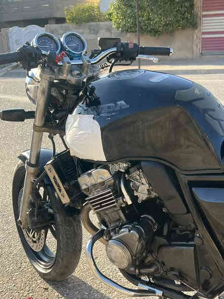 سلام عليكم سي بي فور جيل اول موديل 99
دارجة كفاله عامه كير محرك كهربيات 
اورقها كامله 
ادمه كامله عليها من كلشي 
برغي نقص مابيها محرك برغي ممفتوح بيها 
العنوان كركوك السعر 17بيها مجال للا شراي 
*********** فقط بيع
