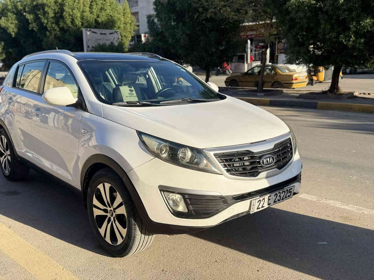 السلام عليكم 

سبورتج موديل 2012 خليجي جديده 

مكفولة كفالة عامة   ضربه وصبغ )

ما بيها اي نقص مال جناي تخم تاير جديد

رقم أبيل  
تحويل مباشر
فتحه سقف 

محرك 2000 دوش المرغوب

حساسات خلفية

مانع انزلاق

كامرة خلفية

تبريد ثلج تدفئه نار 

تخم تاير جديد

باتري جديد 

تحكم كل الجهات 
ويلكب  

السيارة حلوة ونظيفة وما متعوبة 
واحلى من الصور بهواي 

السعر 140 ورقة 

مكانها بغداد

للأستفسار أكثر الاتصال على 

***********
