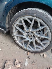 للبيع تخم ويل كامري 2025 TRD حجم الويل 19  امريكي اصلي فاتحه من السيار...