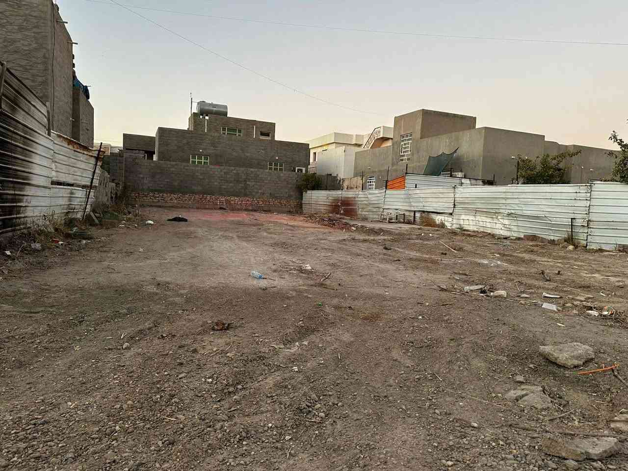 توفر لدينا قطعه ارض للبيع في على شارع 40 قرب دريم 
لوجه ١٤

النزال ٣٥

مساحته ٤٩٠

للمزيد من التفاصيل يمكنكم زياره مكتبنا مكتب العين العقار ع شارع 40 مدخل الصوفيه الثانية 
او الاتصال على الارقام 

***********
***********

***********
