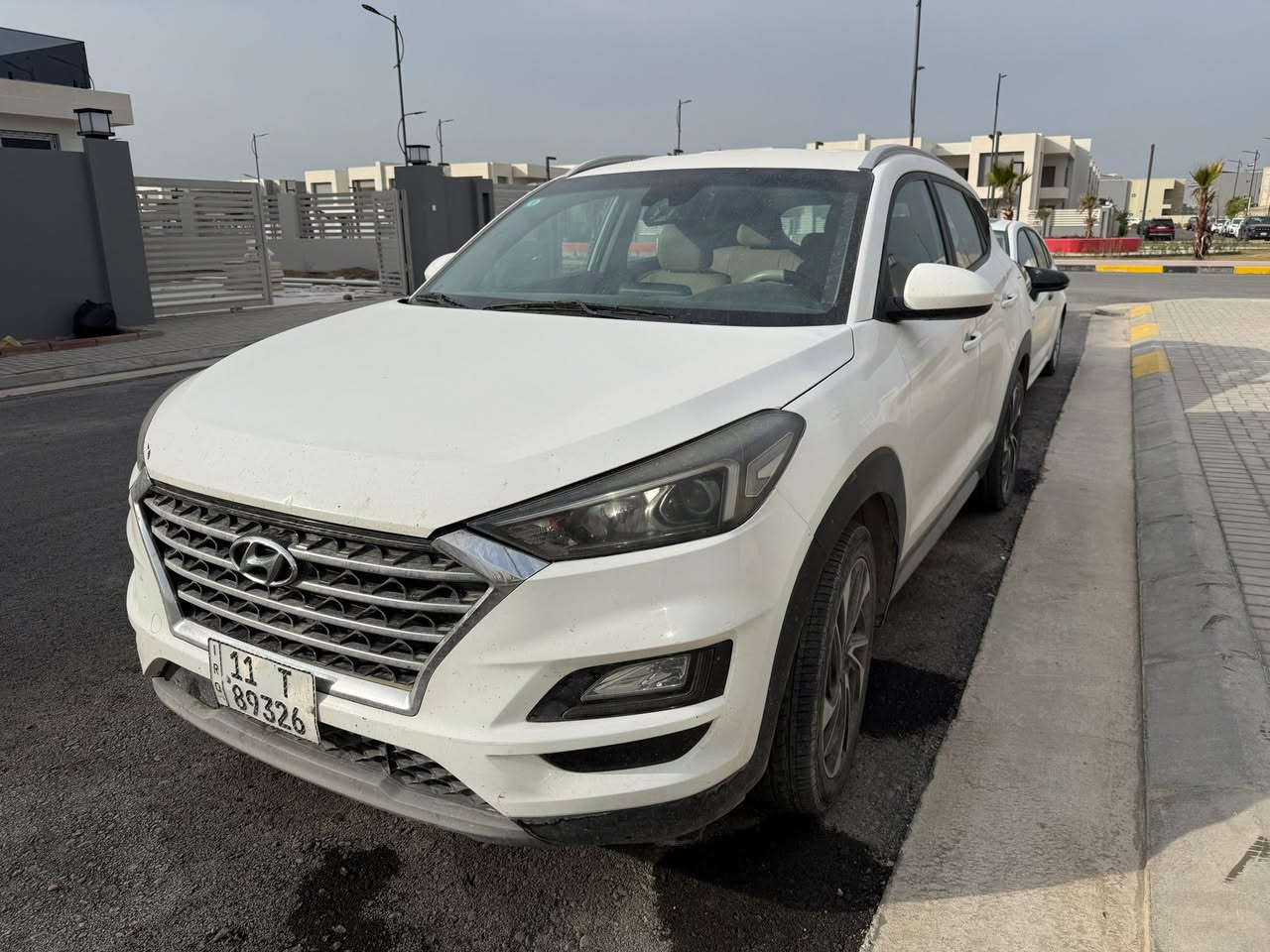 #توسان (2020)
فول عدا الفتحه
وارد أمريكي  قطعتين
سيارة نظيفة وجاهزه من كلشي
مكينة 2400gdi
شاشة كار بلي
كامرة خلفية
كرسي كهرباء
كشنات تدفئه 
رادار توقف ذاتي 
تحديد مسار 
سايد بريك دكمه 
داخل لونين 
اوتو هولد 
رادار امامي 
2 انضمة قياده  
قطعتين تبريد 
تحكمات ستيرن 
وبيها بعد مواصفات 
مكاني بغداد  (بيها رصعات قليله مل حصو)
السعر 175 وبيها مجال 
للتواصل ***********
