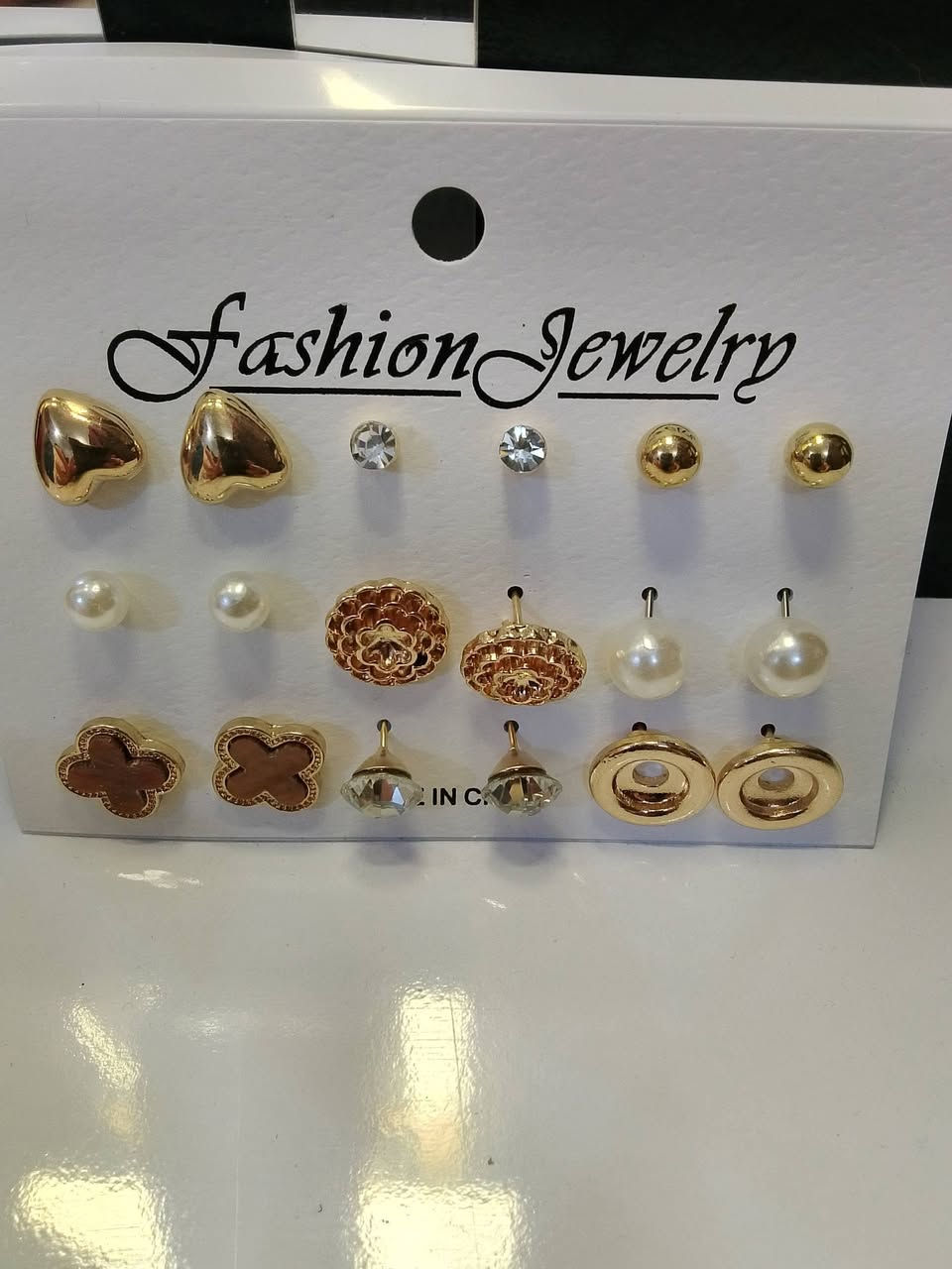 السلام عليكم كل الأكسسوارات الي بالصور بألف دينار بسسس والتوصيل موجود ببغداد وكل المحافظات للحجز واتساب ***********
