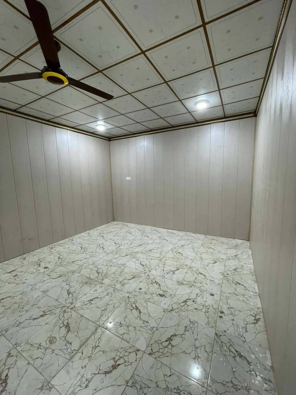 #اسعد_الله_أوقاتكم_بكل_خير ***********
دار  سكن للبيع ⛪️ بسعر بلاش 
بيت حلو  مرتب

#مساحة البيت 300 متر 

#يحتوي البيت على غرفتين نوم 
و ديوان 
و صاله 
و مطبخ 
و صحيات داخلي و خارجي و كراج سياره 
البيت مرتب وجاهز

كافه الخدمات متوفره 

#جنس_العقار :: طابو صرف زراعي بأسم عراقي سند ٢٥   

#العنوان ابو الخصيب الطريزاويه 

سعر البيت 72 مليون  و بي مجال 
#للاستفسار الاتصال على الهاتف 📞📳
📳((***********
