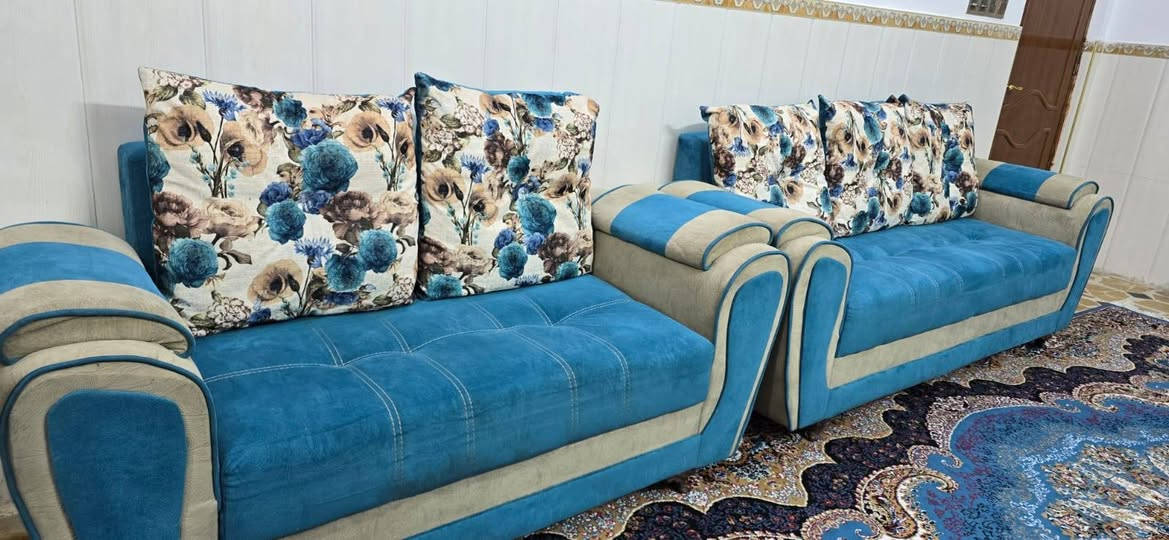 طخم قنفات للبيع نظيف يتكون من 10 مقاعد قنفتين كبار وقنفة وسط و 2 كراسي للاستفسار ***********
