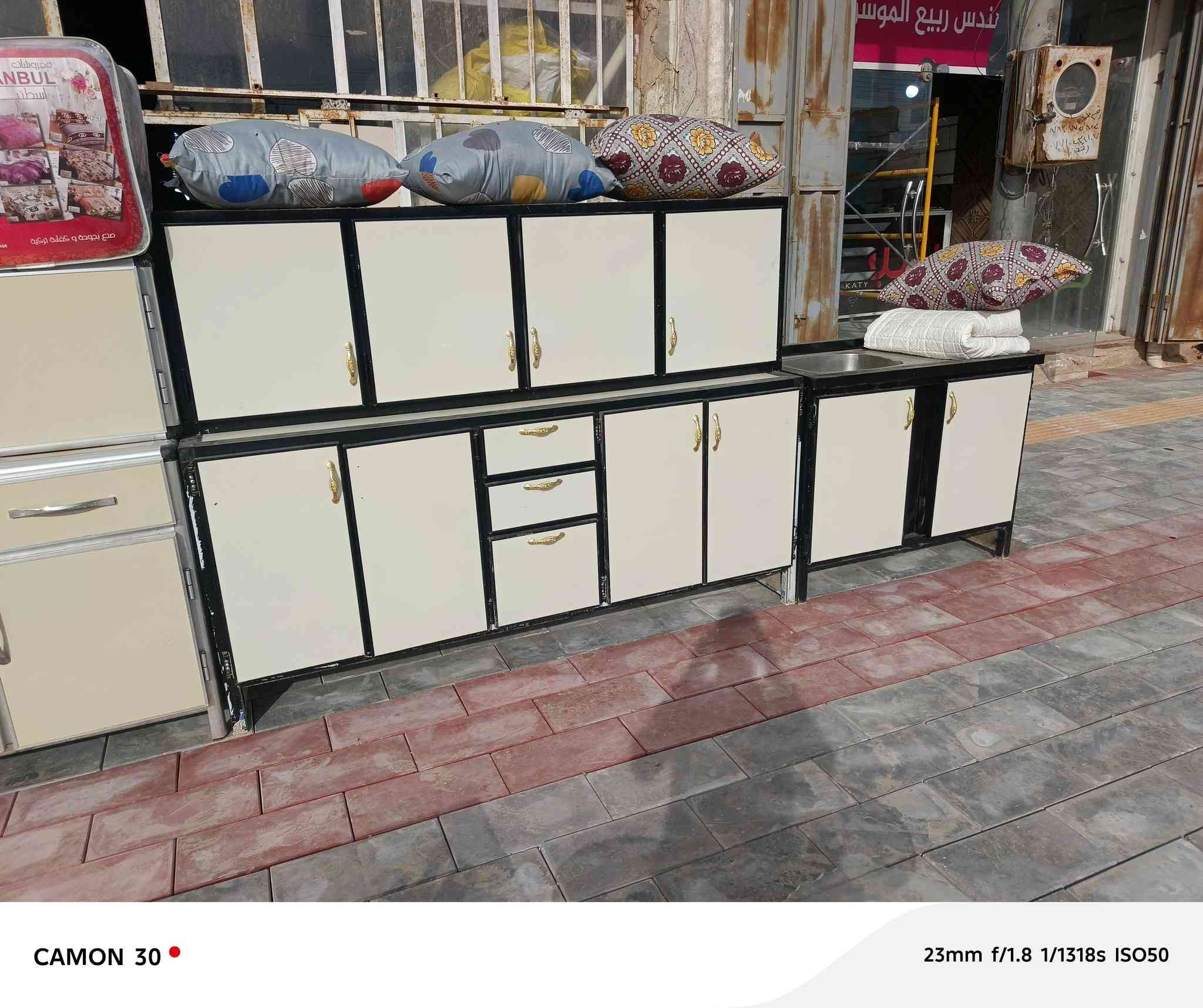 السلام عليكم غراض مستعمله لبيع العنوان ام الهواء مقابل شارع الحمداني***********
