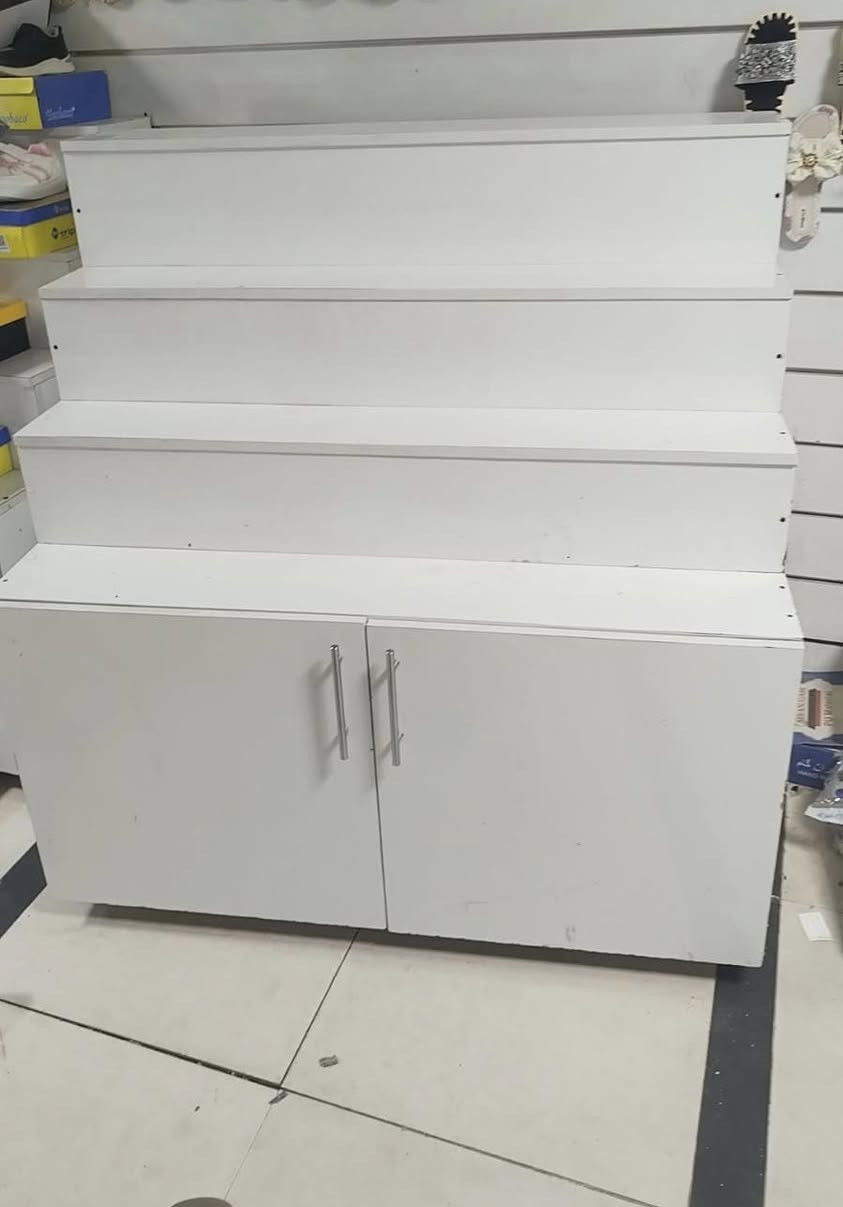 من رخصت مدير الكروب

رف مدرج + مخزن بابين
١٠ قطع مستعملات ونظيفات
الارتفاع ١٣٠سم
العرض ١٢٠ سم
العمق ٧٠ سم
موجودات في بغداد قضاء الحسينيه
للأستفسار الاتصال على الرقم ***********
