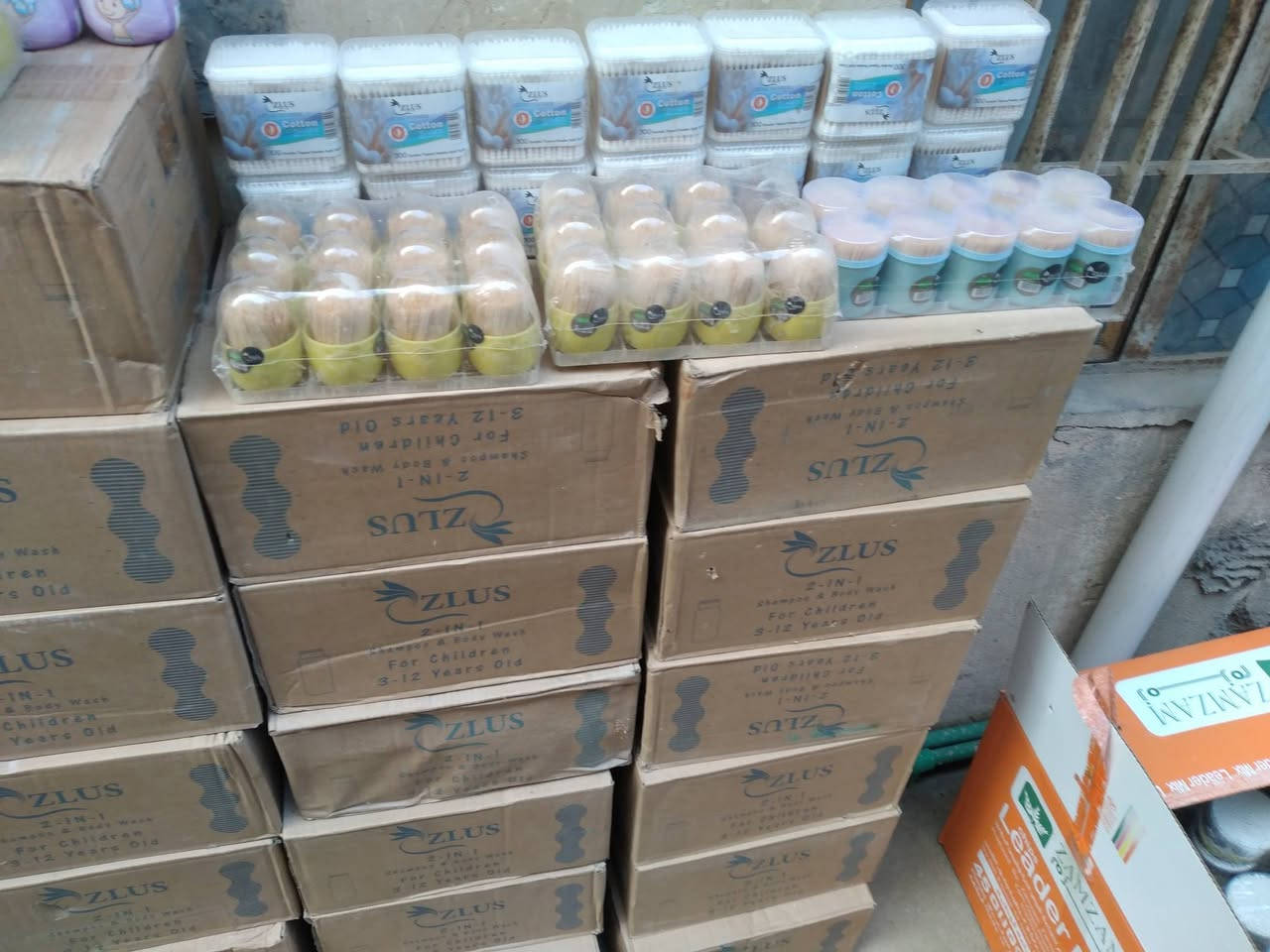 شامبو اندنوسي اصلي شرط الفحص
الكارتون بيهه 20قطعه 
ومنضف اذان 
وعود اسنان 
اتصل وتدلل 
***********
***********
