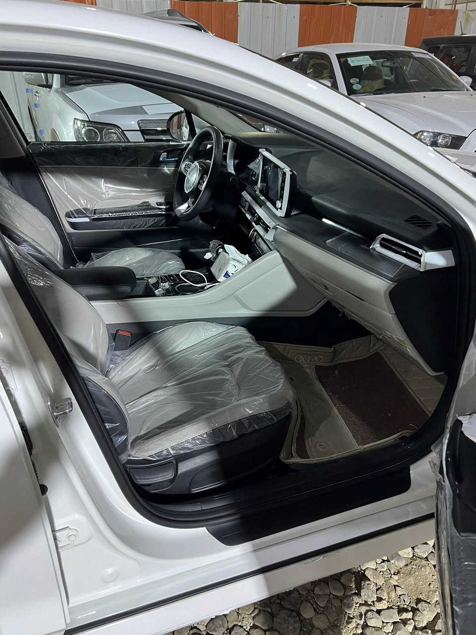 يالله 
سلام عليكم 
كي فايف 2023 
خليجي رقم اربيل 
بصمه شاشه كاربلاي 
بيه بارد بل جاملغ جهة السايق شويه تقريبا ربع 
مكاني ناصريه مركز 
السعر 220 مجال قليل 
***********
بيع فقط
