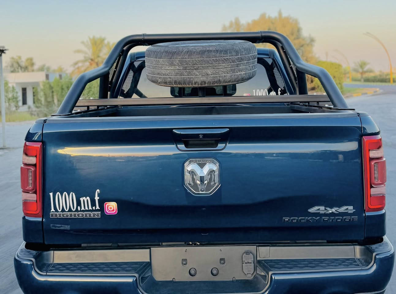 دوج RAM 2023. فئه بگ هورن 
عليها تزويد من شركه ROCKY RIDGE 
ترفيع + سستم صوت دبات سود + ويل مع تاير + فجوج +
حادثها فقط خشم البنيد مگدار اصابع مصبوغ والباقي كفاله 
كلش جديده ونصبه وحلاه واضافات حلوه وبلاديه وضرر خفيف 
رقم الشاصي مرفق بل منشور وصورها موجوده وتساب 
بيع او مراوس السعر 345$ وماكو هيج سعر حتى بل مزاد  
مكاني بابل للاستفسار *********** او ***********
