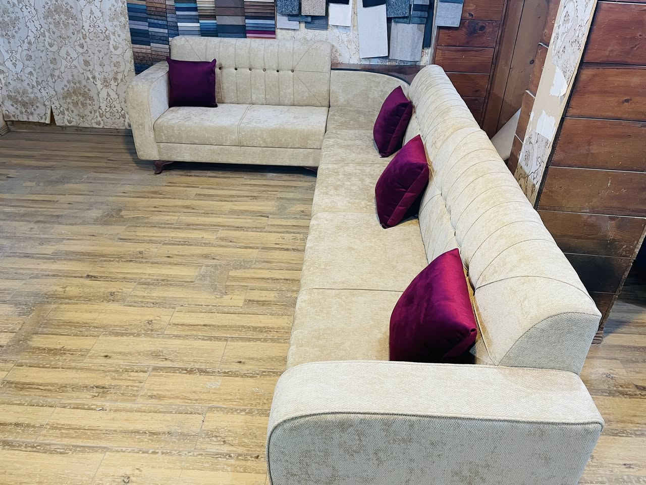 ديوان جديد للبيع 7مقاعد
الحريه البستان مقابيل مدرسه سكينه 

*********** واتساب او مراسله الصفحه
