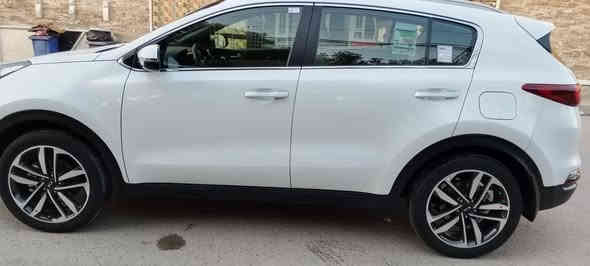 للبيع كيا سبورتج موديل 20 رقم بغداد جديد  الانكليزي وسنويه مجدد 2030 مواصفات محرك 2000 دوش كشنات جلد مطعم فول تحكمات شاشه اعطال حساسات خلفي وامامي وباقي المواصفات المعروفه سيارة جديدة لوك ومكفوله كفاله عامه من كلشي لا صبغ ولا بارد ماشيه 89 الف حقيقي العنوان بغداد والشراي يتصل ***********
