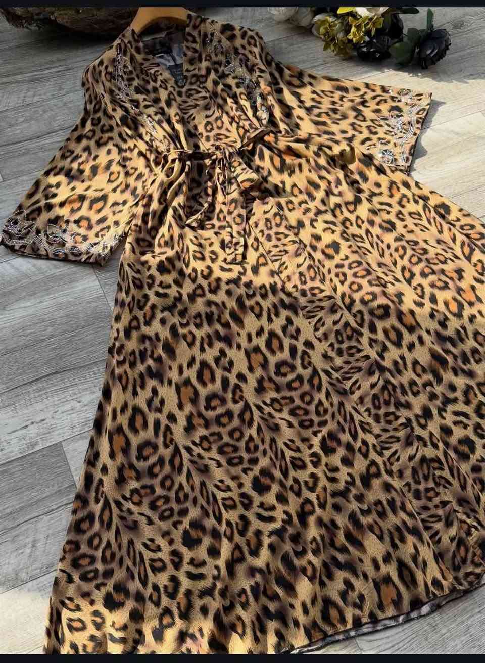 #تكــــــــــرااارر_جمااااال_____وووووصـــــــــــل
#دشداشة كشمير بنعومة فاخرة ✨
لون راقي وتطريز ناعم يبرز الأنوثة بذوق هادئ🌸🦋
قصة مريحة مع شدّة خصر تعطي شكل أنيق ومرتب🐅🙂
القياسات _2xl_3xl_4xl_5xl🙂🤍
#سعـــــــــــــــــــــر15
يوجد توصيل داخل المسيب الفين دينار 
يوجد توصيل محافظات


**إذا كنت صاحب هذا الإعلان وتريد حذفه لأي سبب، رجاءا أرسل رسالة إلى الدعم الفني**