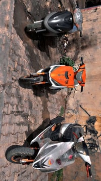 ثلاث ماطورات • ابيض بنزين • برتقالي باتري