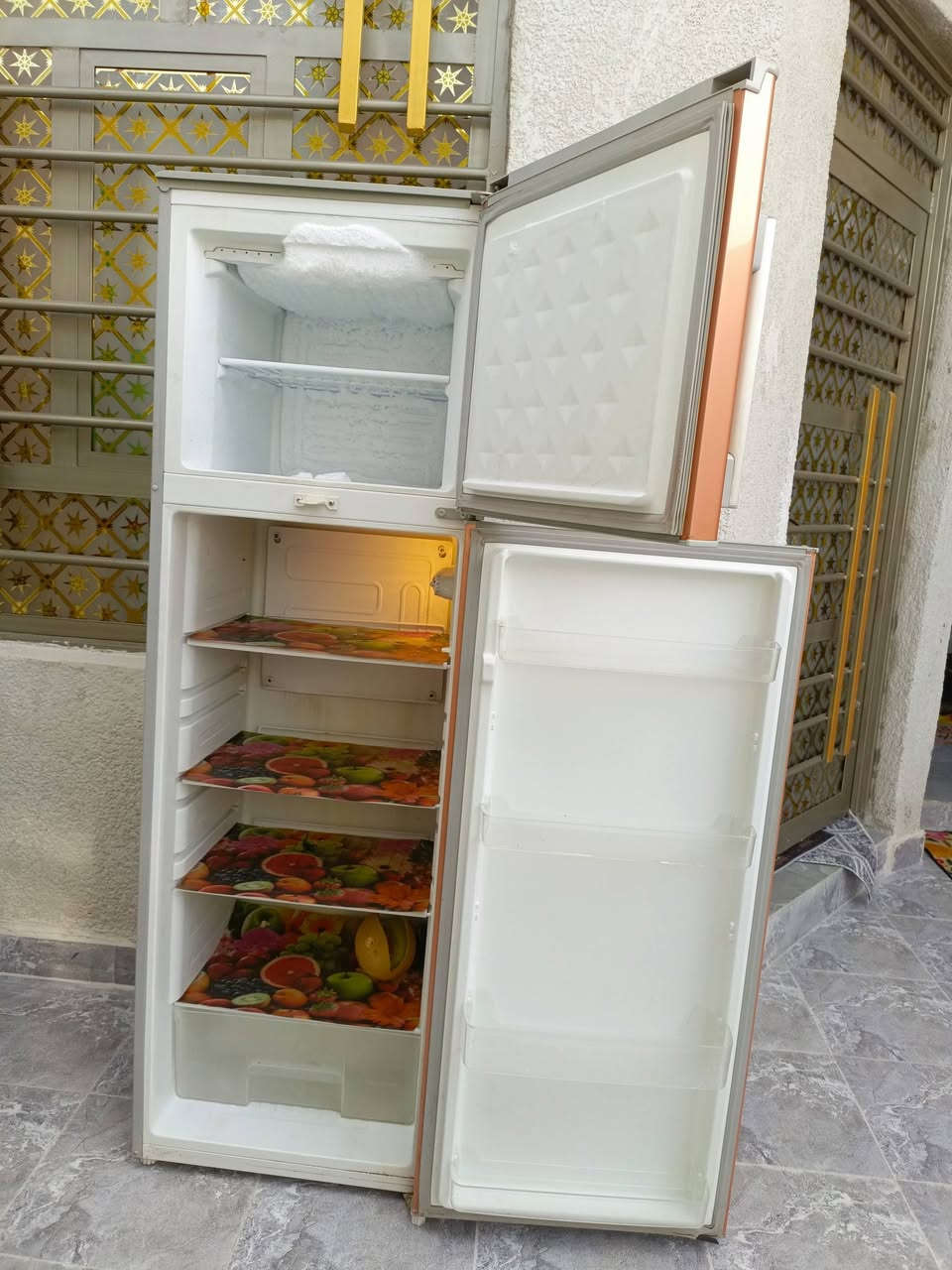 للبيع مستمله شي قليل شرط الشغل السعر ٢٠٠ بيها مجال ***********
