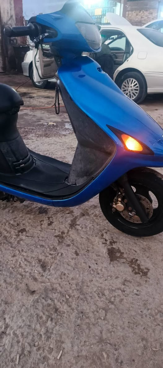 دراجه فراشه فحل للبيع دراجه كل نقص ما بيها محرك ما مفتوح على الفحص كهربائيات كلها شغاله على الفحص السعر *********** 500 وبيها مجال
