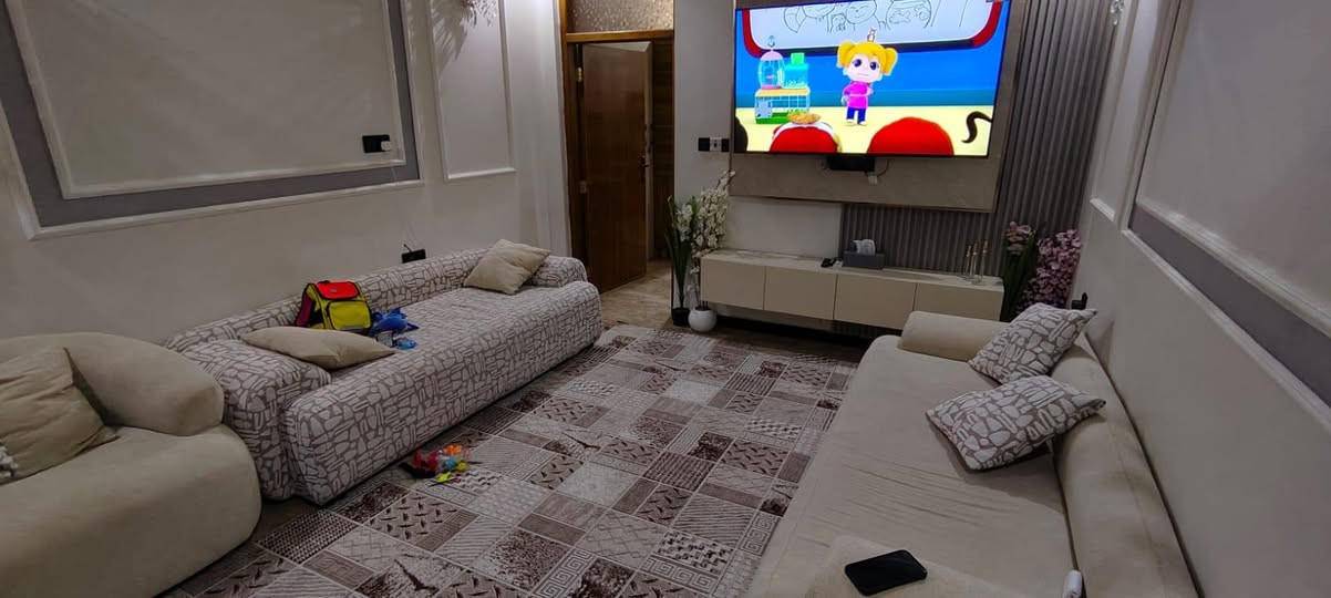 60 متر للبيع السيديه مربع الكهرباء 

ثلاث طوابق 

ثلاث غرف صاله مطبخ صحيات عدد 2 

جبهه 5 
نزال 12

بيع أو مراوس بعقار داخل السيديه 

للاستفسار الاتصال على الارقام 
***********
***********
