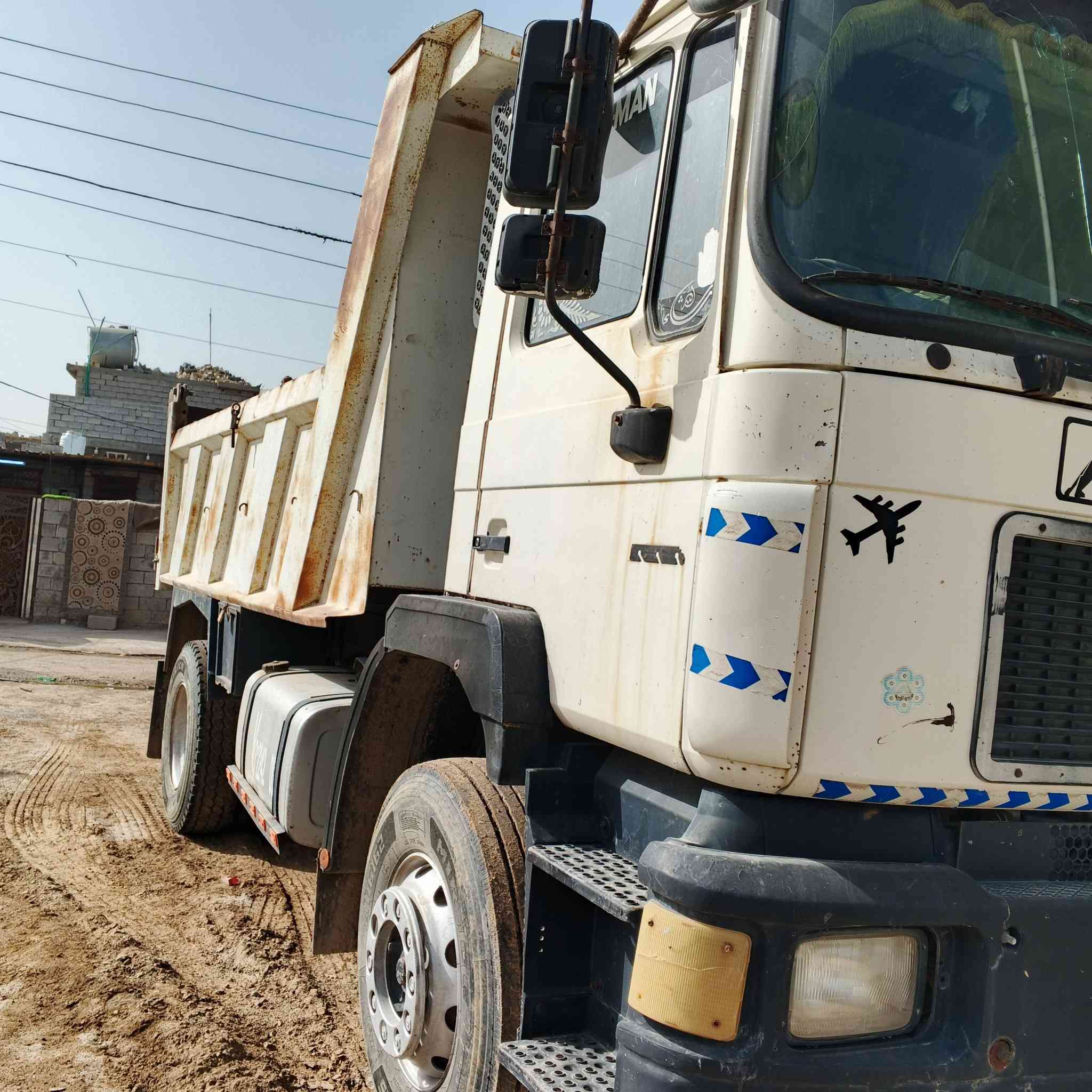 السلام عليكم مان تك للبيع موديل 95رقم ديالى ألماني مشروع وطني محرك سته سوبر تجاره  كير ابو الحصيرة اربعه في أربعة تخم تاير تخم باتري سياره جاهزة تحويل ثاني يوم/للاستفار على هذا الرقم/***********/
