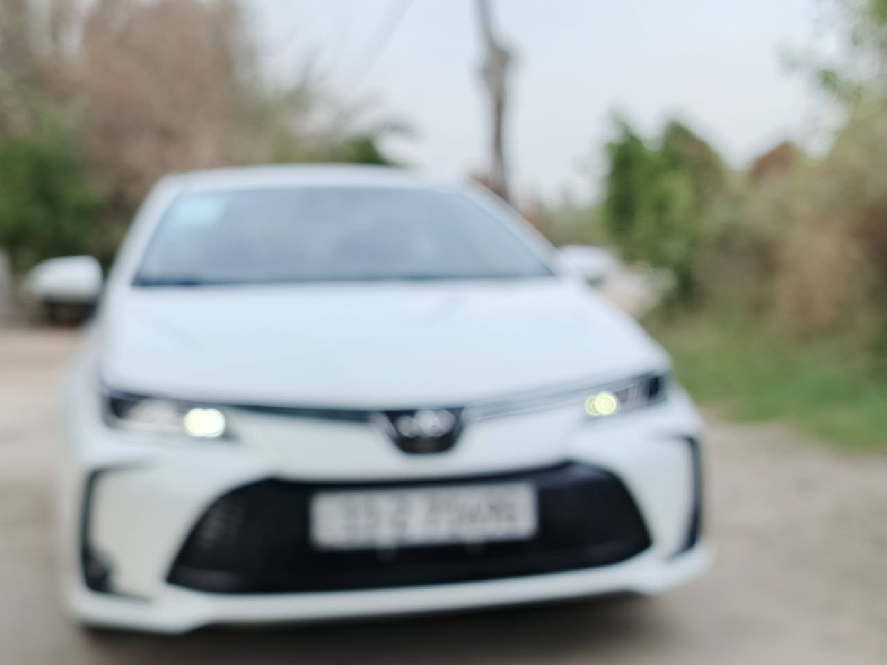 🚗 للبيع 

Toyota Corolla-2024  

تويوتا كورولا 2024  وارد صيني

🌍 المدينة –  كربلاء 

•   🛣️  المسافة المقطوعة    - 18 الف  كلم 
------------------------------------------------------------ 
💰 السعر:        علق        تويوتا كورولا 2024

وسوف يتم الرد على الخاص برسالة بالسعر ورقم البائع 
✅ المواصفات :

تويوتا كورلا – شبه زيرو
📆 الموديل: 2024
🚘 الممشى: 18 الف كم فقط

⚙️ المحرك: 4 سلندر – 1800 سي سي بنزين
🛞 الويل: 17 إنج
🌍 الوارد: صيني
🛡️ الضمان: مكفولة
• بصمة تشغيل + دخول ذكي
• شاشة وسطية لمس  كبيرة
• Apple CarPlay & Android Auto
• كاميرا خلفية
• حساسات خلفية وأمامية
• رادار أمامي للتحذير من الاصطدام
• مثبت سرعة ذكي (Adaptive Cruise Control)
• تحذير مغادرة المسار
• نظام المحافظة على المسار
• تكييف أوتوماتيك
• تحكم ستيرن جهتين
• عدادات ديجيتال
• مرايا كهرباء مع طي وإشارة
• أنوار LED أمامية وخلفية
• جنوط ألمنيوم 17 إنج
• نظام الثبات الإلكتروني ESP
• مانع الانزلاق
• فرامل ABS + توزيع إلكتروني
• قفل مركزي + إنذار
• منافذ USB أمامية وخلفية
• بلوتوث للمكالمات والموسيقى
• أوضاع قيادة (Eco / Normal / Sport)
• فتحات تكييف خلفية
• تشغيل عن بعد

#للبيع #سيارات_للبيع #سيارات #كربلاء 

#زيرووو 

           ملاحضه رقم صاحب السياره ***********
