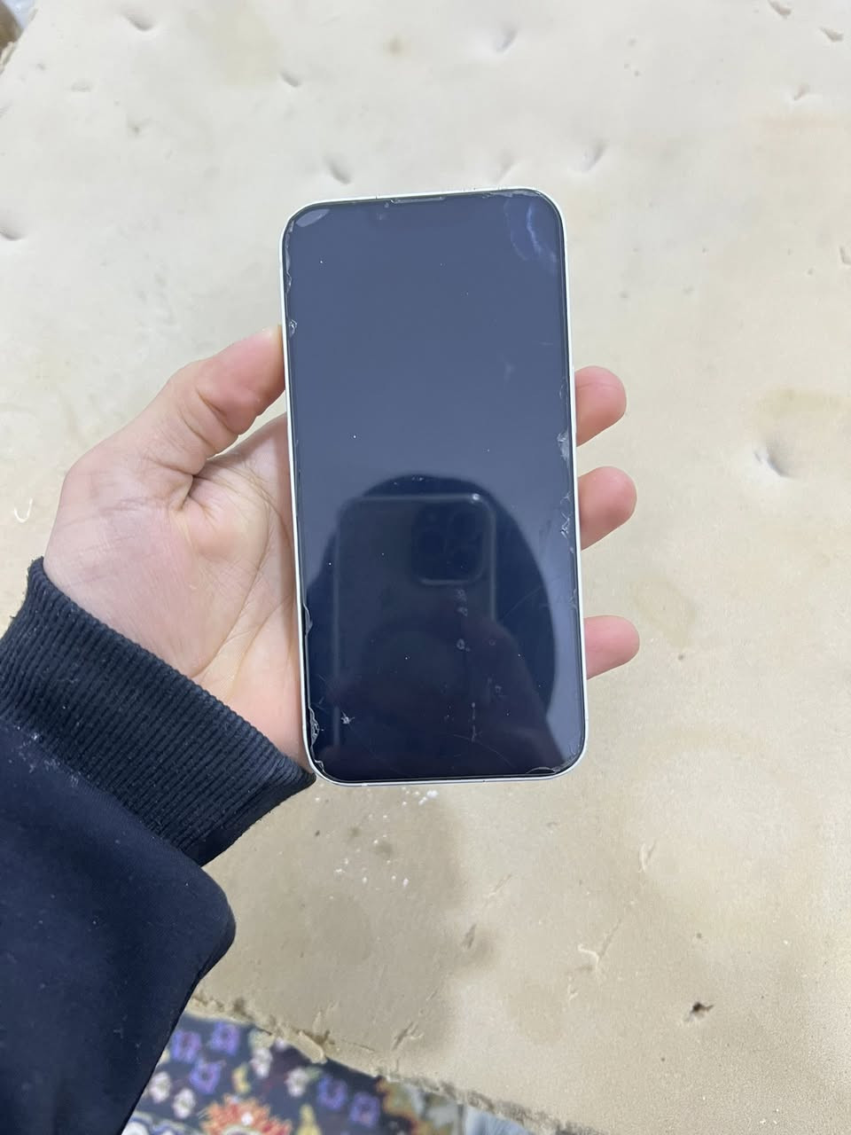 IPhone 13
للبيع 
الجهاز نضيف ما مفتوح ولا بدل شاشه ٣ خيارات 
الـ ايسي متوقف 
تذبلك ٦٠ الف ع جهاز يرجع جديد 
للتواصل واتس : ***********
