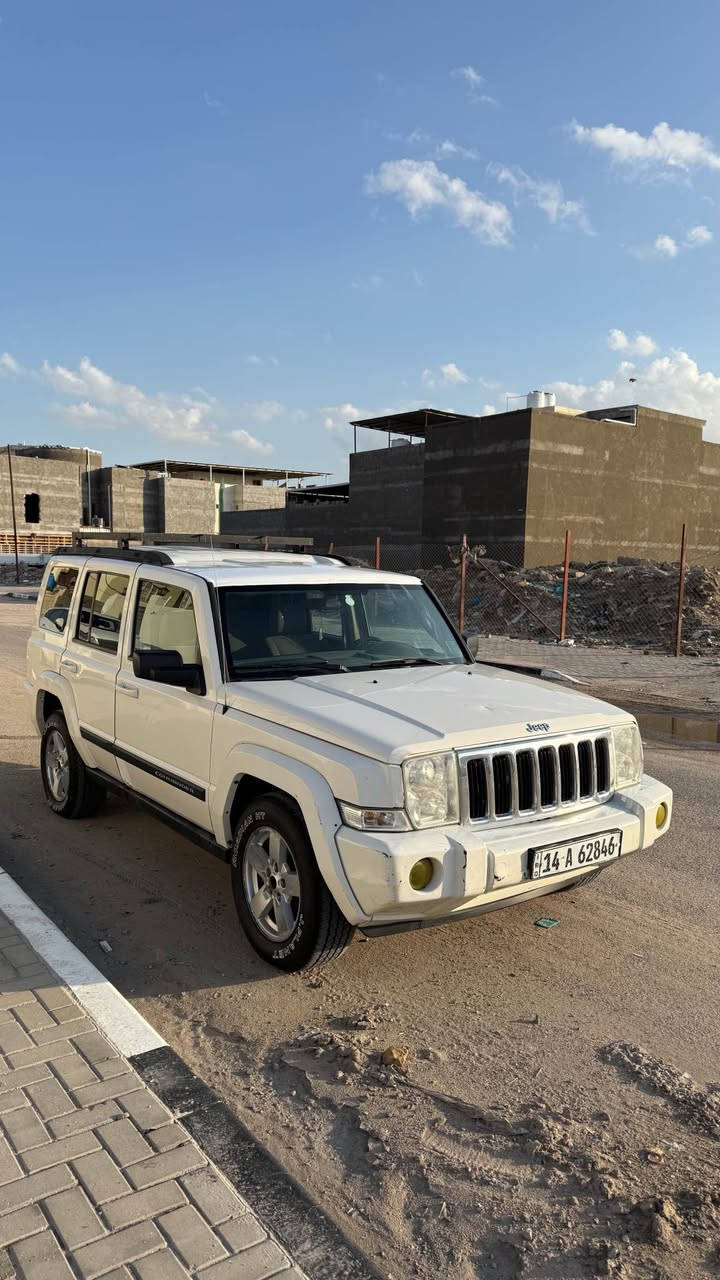 السلام عليكم للبيع جيب كوماندر 2007 مكينه 3700 رقم بصره إنكليزي سنويه 2030 تحويل ثاني يوم مكينه وكير شرط تبريد 3 قطع ثلج تخم تايرات جدد حداديه كلش حلوه غرفتها حلوه السياره كلش حلوه ومرتبه وجاهزه ماناقصها اي شي 7 راكب عائليه السياره بيها شخوط وخياسات بسيطه بالبدي تجي وتشوف بعينك نصبتها كلش حلوه كشن كهرباء سياره فول نعومه سياقتها تخبل السعر 85 وبيها مجال بسيط جداً وهذا رقمي *********** مكاني بصره البصرة, العراق
