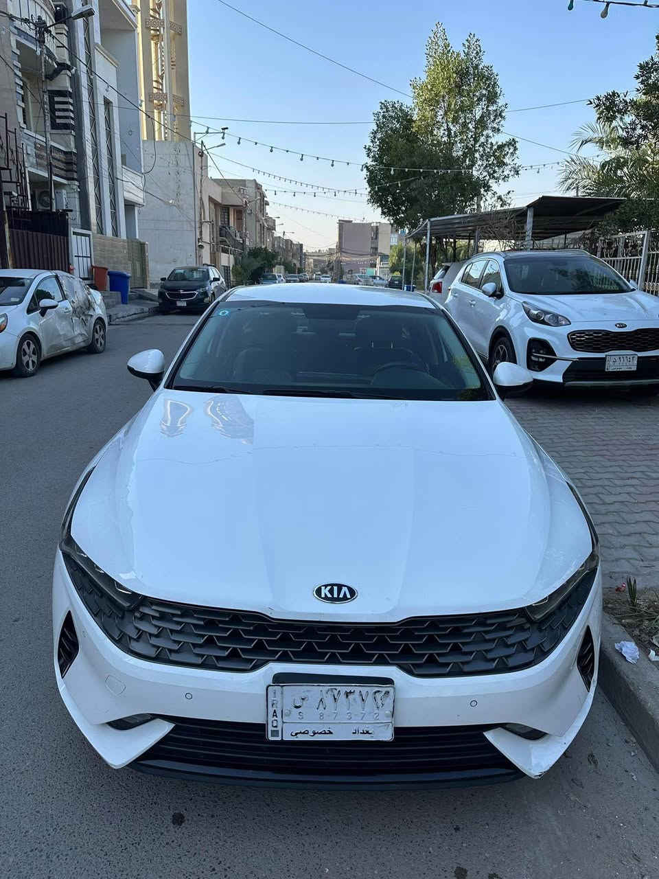السلام عليكم 
كي فايف موديل 21 خليجي داخل صاجي لون ابيض رقم بغداد بأسمي تحويل ثاني يوم 
السياره بصمة تشغل + بصمة ابواب + بردات داخليه خلفية بلادي + 5 انظمة قيادة + مانع انزلاق 
محرك 2000 دوش 
السياره صدره الامامي جديد بدلته قبل شهرين كله جديد 
تايرات امامية جديدة دنلوب قبل شهرين بدلتهن 
السياره كله بانزين محسن اديرله والدهن كله اصلي محركة كلش نشط الحمدلله 
صار بيه ضربه بالجاملغ الخلفي والصندوق ووكع عليه حالوب هنا بغداد فقط القمارة صار بيه شويه حالوب 
السياره مكانه بغداد حي الجامعة 
السعر 163 وبيه مجال للشراي 
رقمي *********** بغداد, العراق
