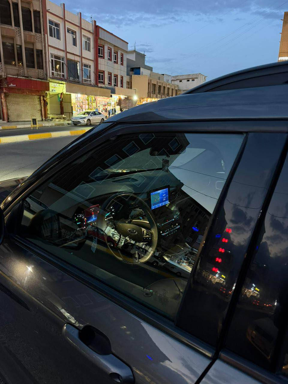 Ford Explorer 2020 XLT
2.3L TERBO ECOBOOST V4 
‏165,000Km 
گێڕ مەکینە کارەبای بە شەرت 
فولە بەس پانۆراما نیە
کوشین VIP
تەنها قەپاغ سندوق بۆیاخە وێنەی دەعم داندراوە 
پەڵەیەکێش pdr هەیە
نرخ : 215$ مجال
شوێن : هەولێر

1FMSK7DH3LGB35251

0750-122-6666       
0750-890-0269      whats app-viber أربيل, العراق
