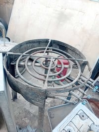 أغراض حلويات مع صواني حجم ٦٠ و٧٠ للبيع م ٠٧٧٠٣٧٣٠٤٠٣