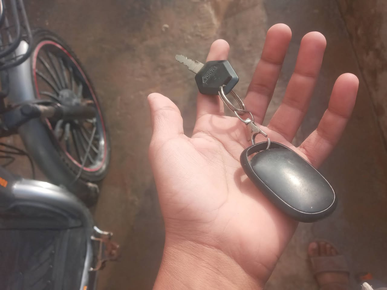 حجم 16
السعر 225
5بطاريات 
ابريك امامي وابريك خلفي شغال 
اكلوب امامي 
اسويج وبصمه تشغيل عن بعد 
يمشي 30 كيلو  بل شحنه الوحده 
شاشه 
سله اماميه 
النشران عطلانات 
التاير طوب 
اربع سرع 
السرعه 56
الكشن مغلف 
دبلات خلفيه
العنوان ديالى بعقوبه كاطون الرازي بشارع ابو رباح


**إذا كنت صاحب هذا الإعلان وتريد حذفه لأي سبب، رجاءا أرسل رسالة إلى الدعم الفني**