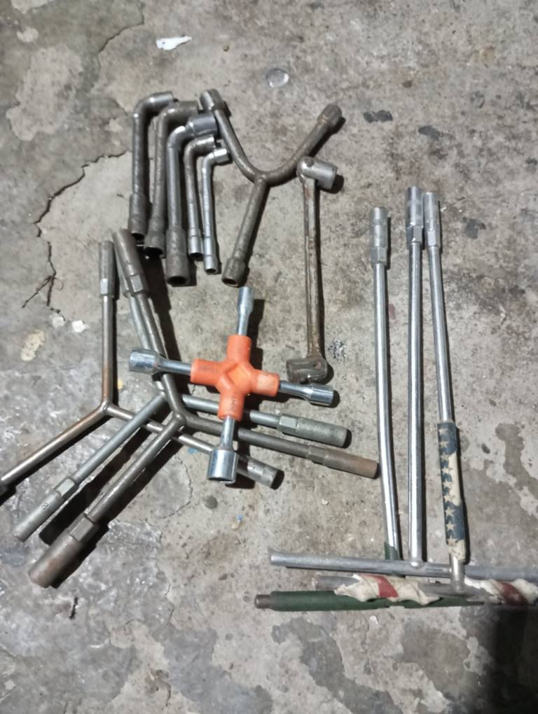 عدد يدويه متنوعه كلمن سعر اتصل واعرف سعر مع صوره وشراي يتصل ومايعرف اسعار لايدخل *********** بغداد, العراق
