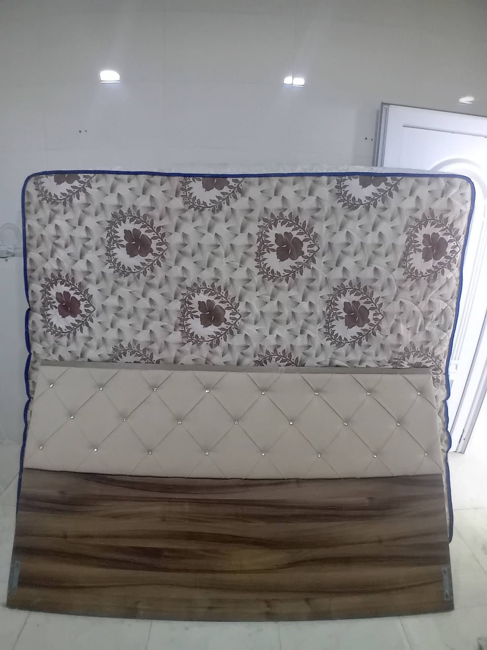 غراض للبيع بأسعار مناسبة جدا اتصل او راسل واتساب ***********
