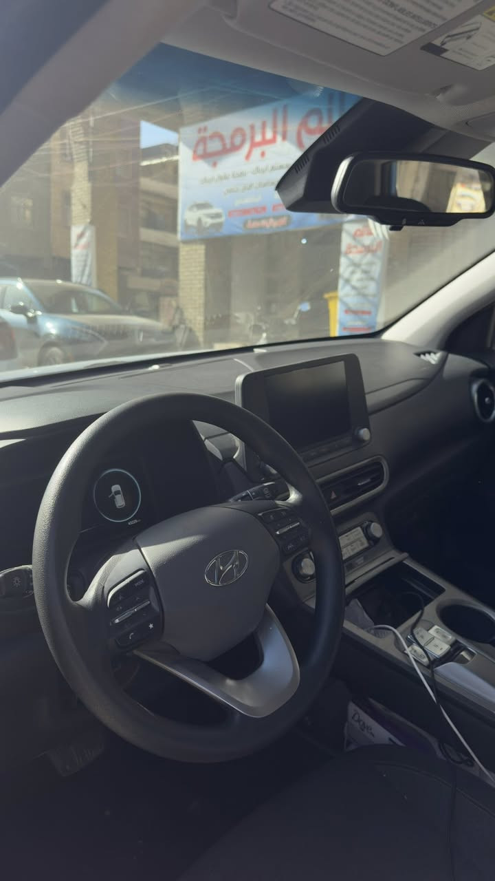 كونا 2022 كهرباء مواصفات نص فول تو كلر بلادي رقم الشاصي موجود بالصور العنوان بغداد كريعات او قصر ابيض صبغ بنيد وشوية طرف من الجاملغ
السعر 105 
رقم ***********
