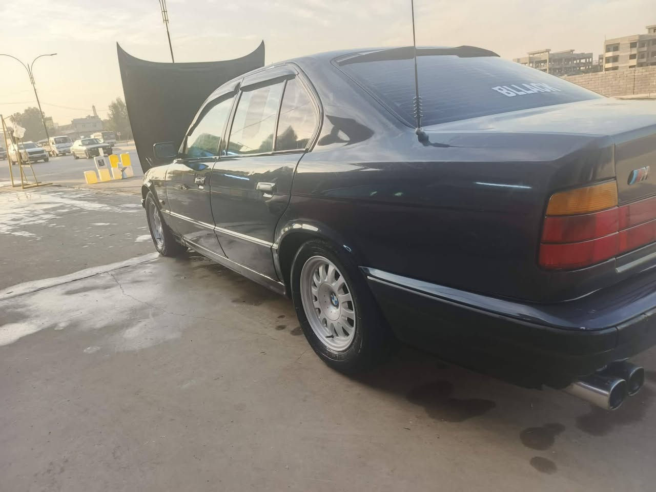 BMW
للبيع 
سته سلندر محرك مسكر 
موديل 1992 سنويه جديده 
جامات كهرب فول وايرمنيه شغاله كامل 
كير عادي حجم 520 
تنته سقفيه دشبول لونين كشنات جلد 
شاشه كامره اماميه كامره خلفيه 
طخم ويل جديد طخم تايرات جديد 
طخم دبلات كلو جديد السياره كدام العين 
السعر 65 
شرط التحويل 
الرقم ***********
